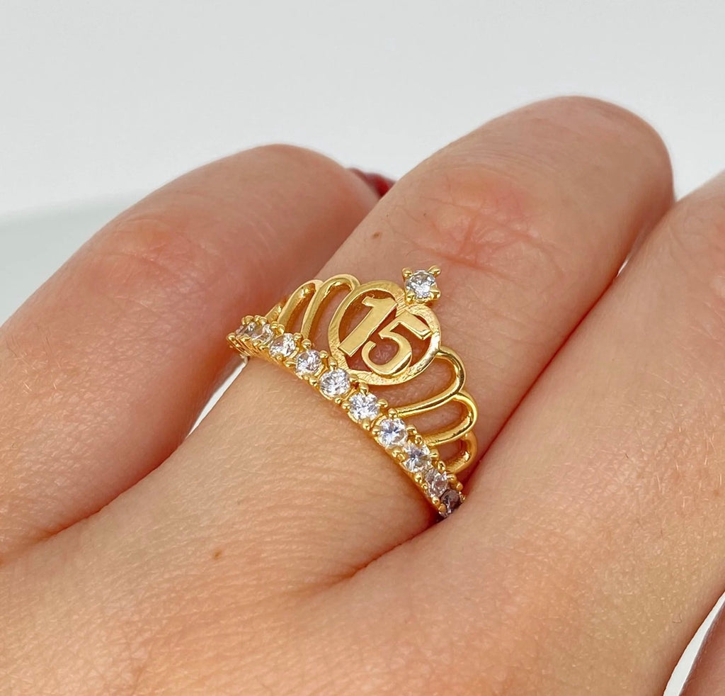 Anillo 15años corona personalizado con circones Oro amarillo 18K / Talla 5 / 4gr