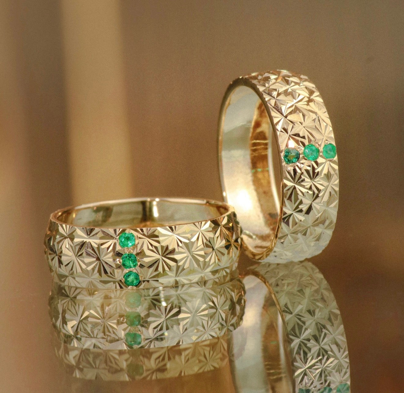 Anillo argollas diamantadas con circones Oro amarillo 18K | Talla 7/10 | 12 gr *