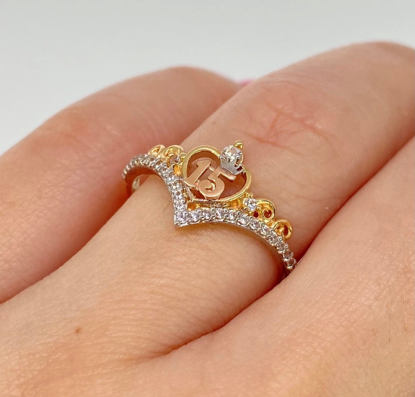 Anillo tiara 15años corazón circones blancos tres Oros 18K / talla 7 / 2 gr*