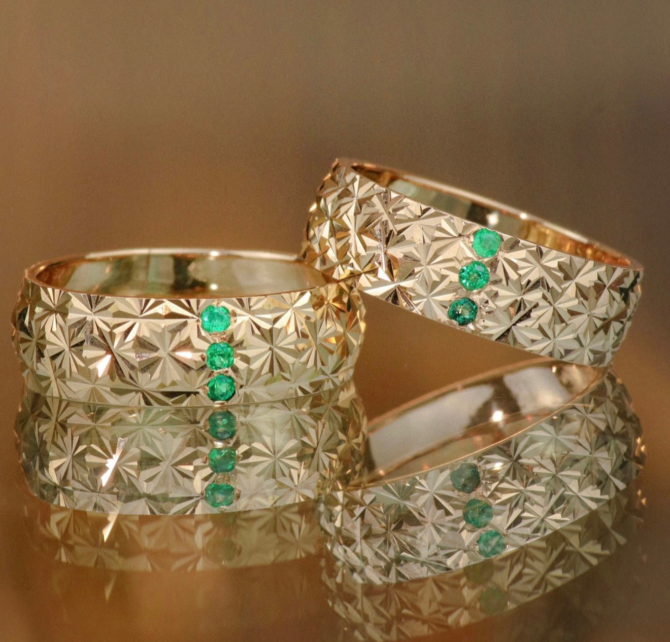 Anillo argollas diamantadas con circones Oro amarillo 18K | Talla 7/10 | 12 gr *