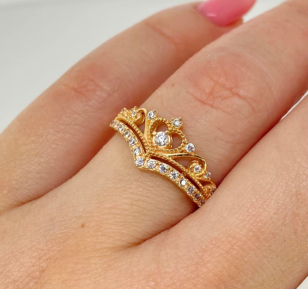 Anillo corona 15años circones blancos Oro amarillo 18K | Talla 6 | 2,8 gr
