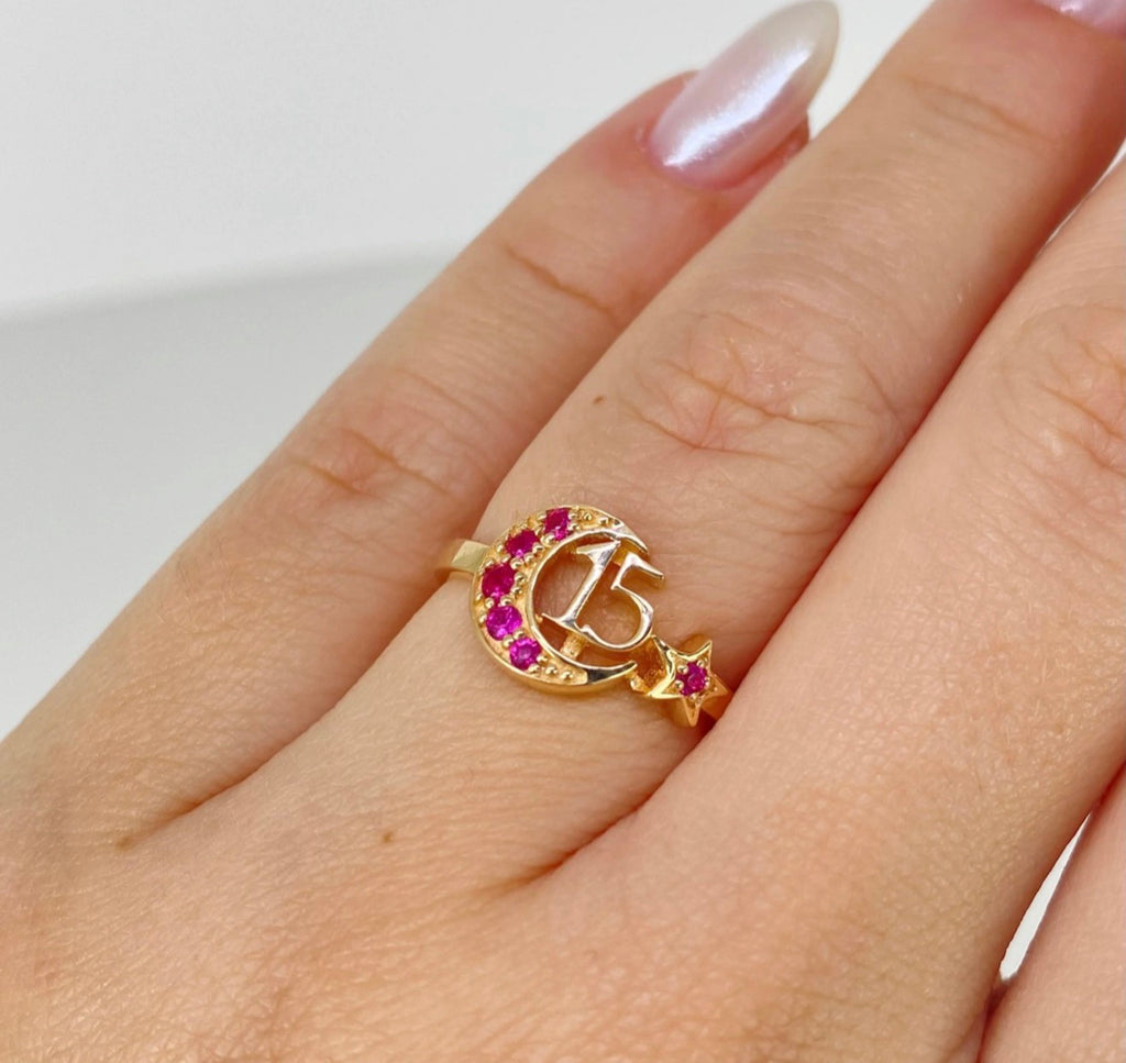 Anillo 15años media luna con circones Oro amarillo 18K | Talla 6 | 2,82 gr *