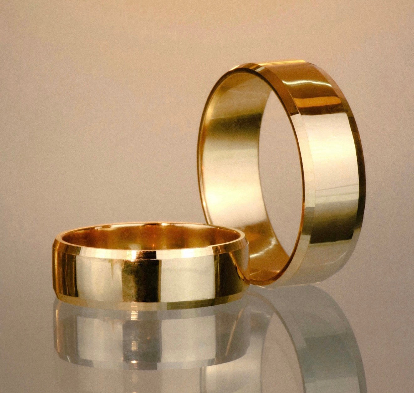Anillo argollas lisas con bordes Oro amarillo 18K | Talla 7/10 | 12 gr*